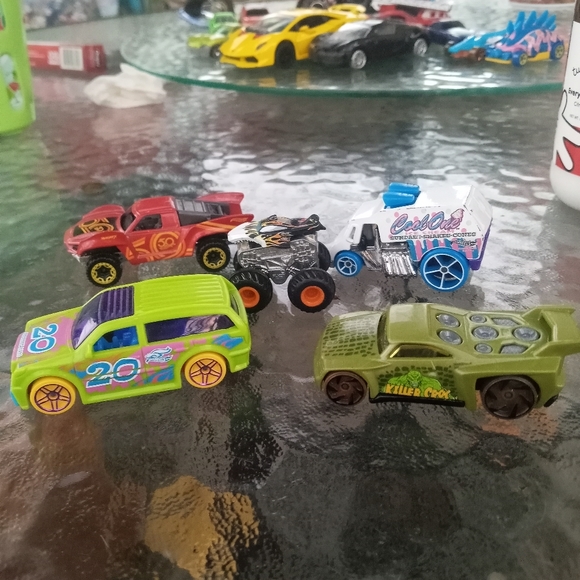 Hot Wheels Die Cast 5 Car Bundle - Picture 2 of 6